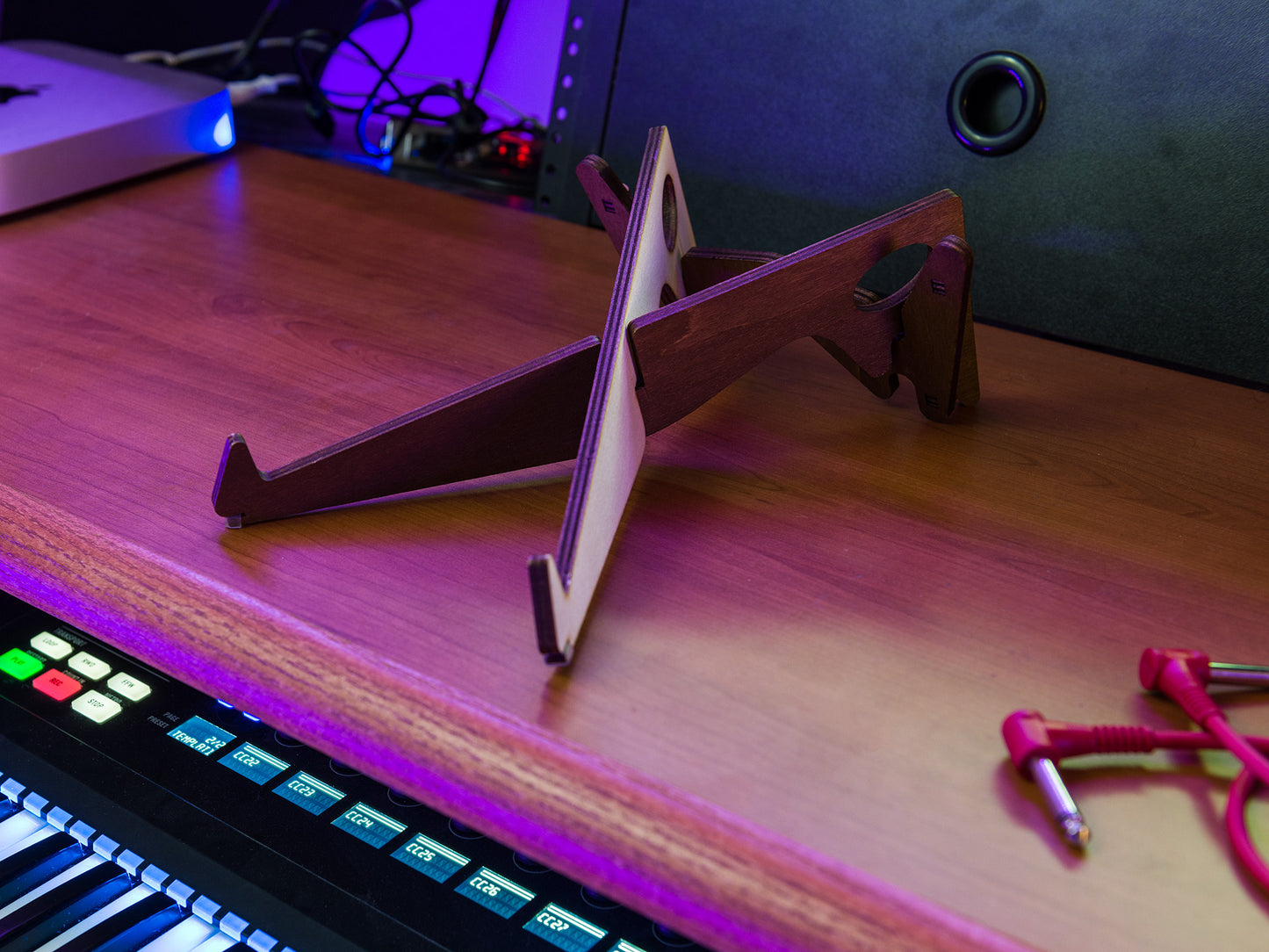 KOLIBRI - Synth, Drum Machine, Laptop & Tablet Stand