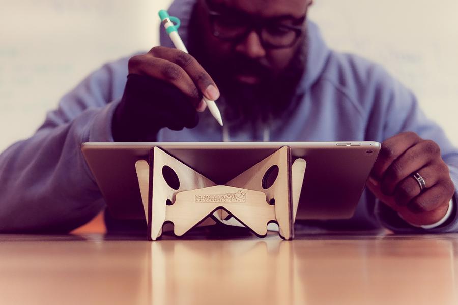 KOLIBRI - Synth, Drum Machine, Laptop & Tablet Stand