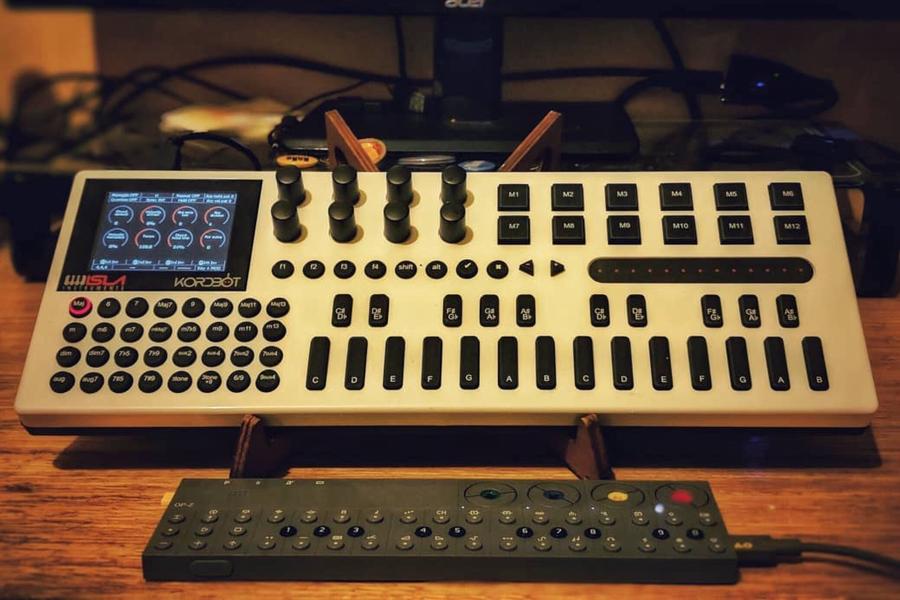KOLIBRI - Synth, Drum Machine, Laptop & Tablet Stand
