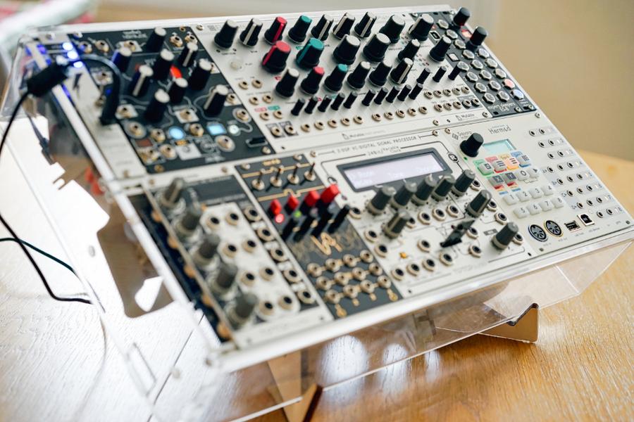 SPIKE XL - Synth, Drum Machine, Laptop & Tablet Stand